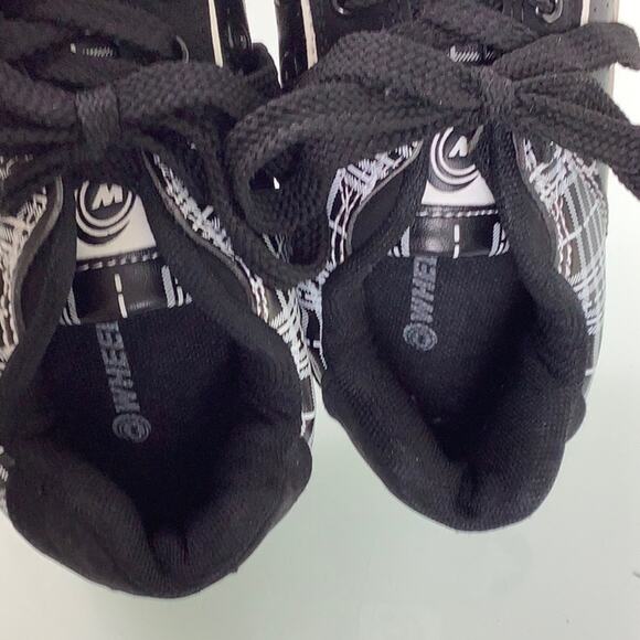 Wheely’s Heelys lighted sneakers with wheels roller skates shoes kids size 6 EUC - Picture 12 of 16